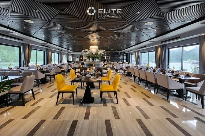 Elite of The Seas - Unique Luxury 3 Days Cruise in Halong & Lan Ha Bay - The cabin: comfort with a view