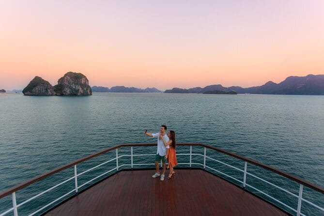 Emeraude Cruise 2 days 1 night Ha Long Bay Tour - What a night on Emeraude Classic Cruise is really like