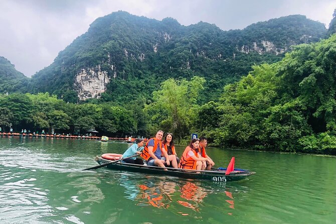 Exploring Bai Dinh Pagoda -Trang An -Mua Cave with Buffet Lunch 1 Day From Hanoi - Bai Dinh Pagoda and its enormous scale