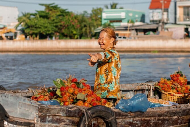 Floating Market & Hidden Canals – Small Group Morning Boat Tour - A pineapple stop with an easy opt-out