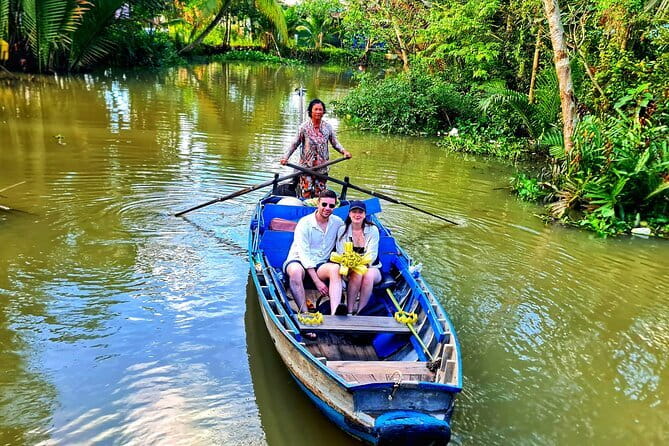 Floating Market & Hidden Canals – Small Group Morning Boat Tour - What the small group changes