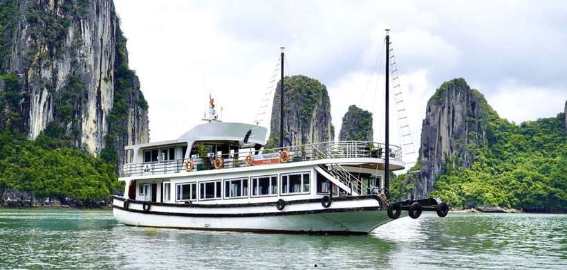 From Hanoi: 1 -Day Halong Bay Cruise With Big & Small Groups - Choosing between a big boat and a smaller group