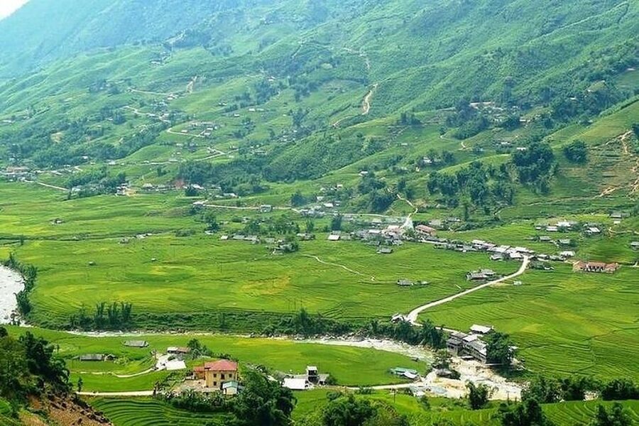 From Hanoi: 2-Day 2-Night Sapa Tour by Overnight Train - Lao Cai to Sapa before breakfast and the first trek