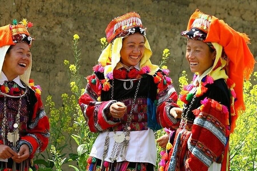 From Hanoi: 2-Day 2-Night Sapa Tour by Overnight Train - Handling local sellers on the walking routes