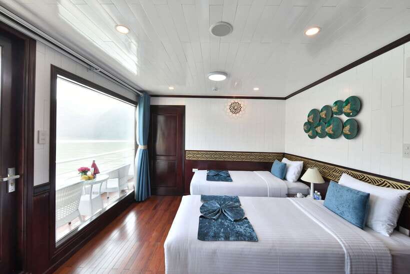 From Hanoi: 2-Day Halong Sapphire Cruise with Balcony Cabin - Swimming from the boat at 3 p.m.