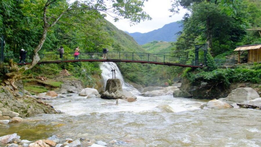 From Hanoi: 2-Day Overnight Sapa Tour by Limousine - Who should book this Sapa trip?