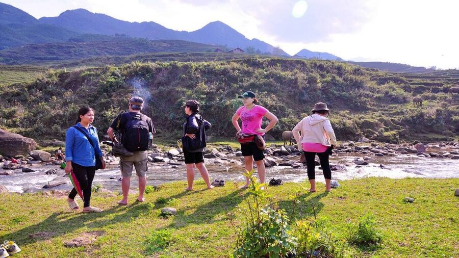 From Hanoi: 2-Day Overnight Sapa Tour by Limousine - How hard is the 9-kilometer walk?