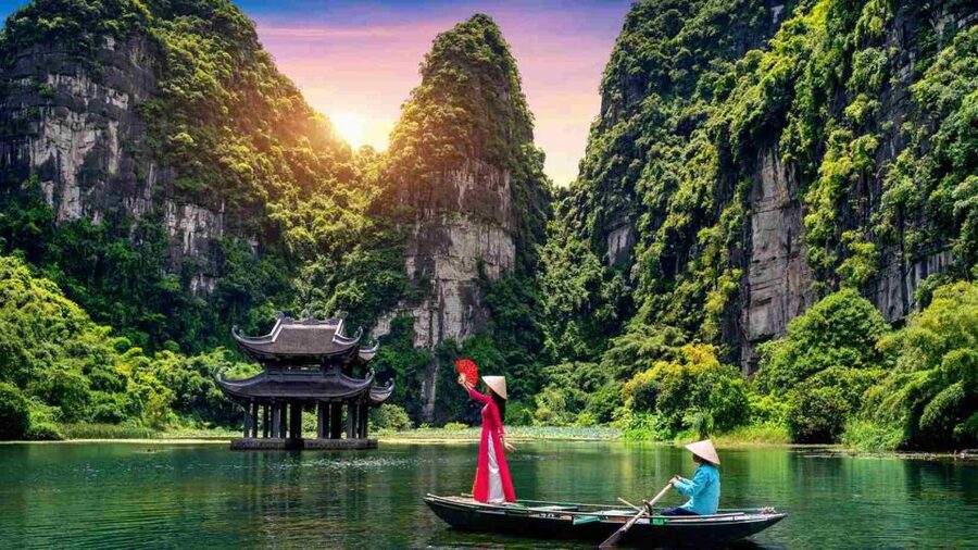 From Hanoi: 3-Day Luxury Tour Ninh Binh & Ha Long Bay Cruise - Hanoi to Hoa Lu by limousine