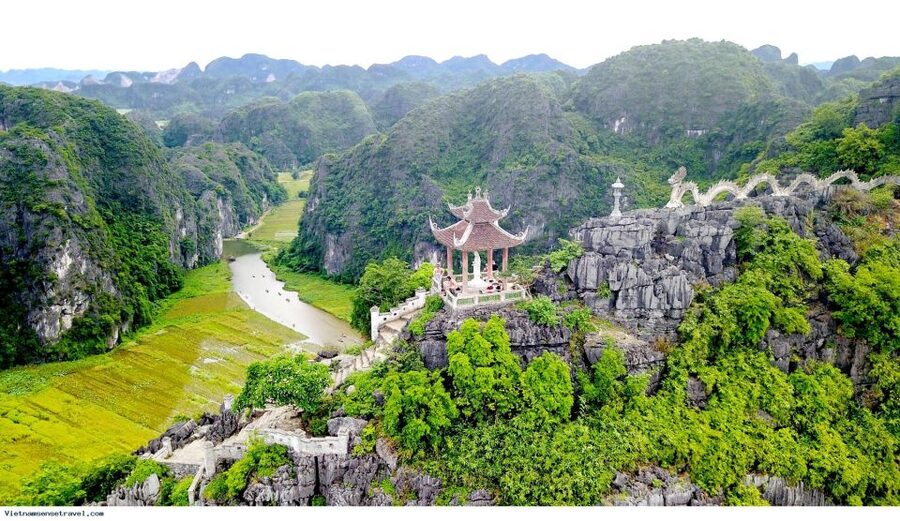 From Hanoi: 3-Day Luxury Tour Ninh Binh & Ha Long Bay Cruise - Lunch among the limestone islands