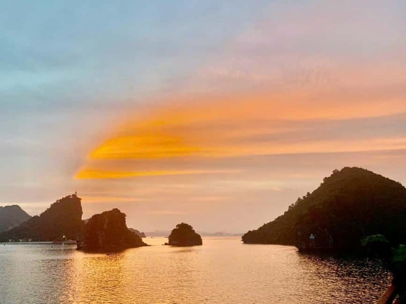 From Hanoi : 4-day Ninh Binh-Halong Bay Cruise with Balcony - Food, rooms, and what is included