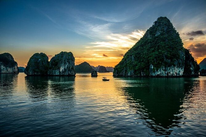 From Hanoi: Ha Long Bay Day tour 4-Star with Kayaking - Amazing Cave and the Rhythm of the Day