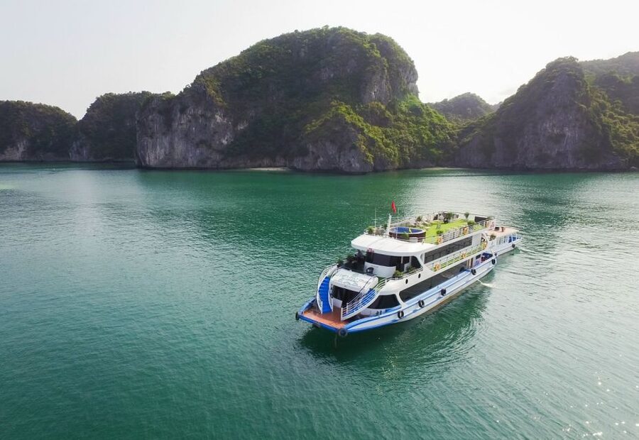 From Hanoi: Ha Long Bay Luxury Cruise Day Tour with Jacuzzi - Kayaking through Luon Cave