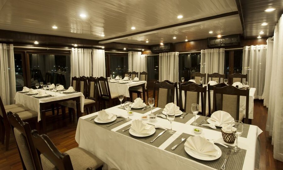 From Hanoi: Halong Explorer 3-Day Deluxe Cruise - Day two: Ba Trai Dao Beach and Lan Ha Bay