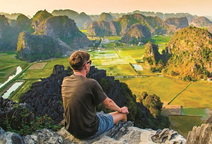 From Hanoi: Hoa Lu, Hang Mua Hike, Tam Coc Boat, and Lunch - The 500 steps at Hang Mua