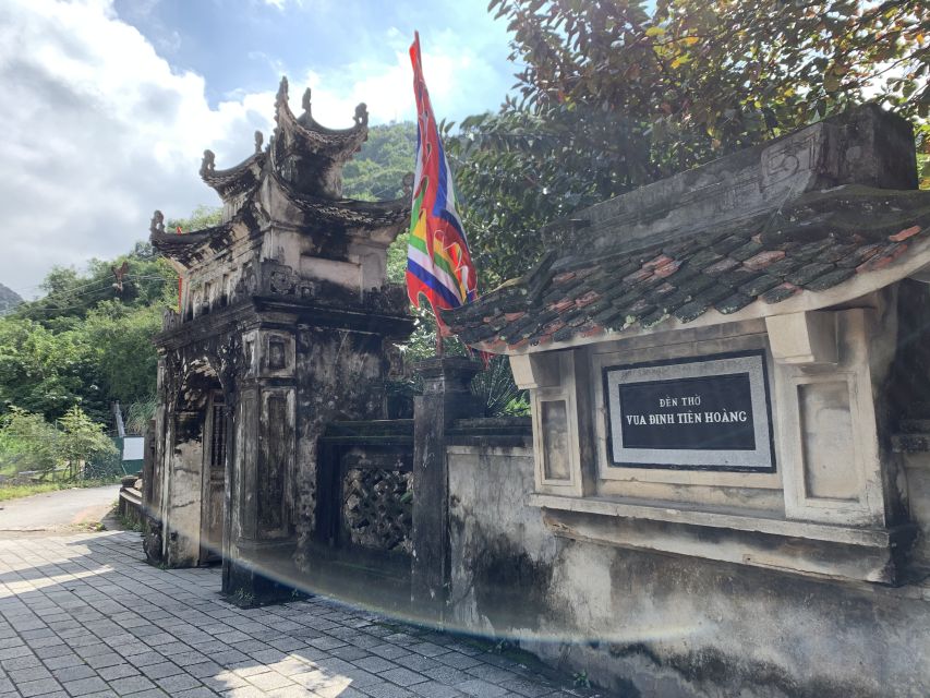 From Hanoi: Hoa Lu, Hang Mua Hike, Tam Coc Boat, and Lunch - The journey back to Hanoi