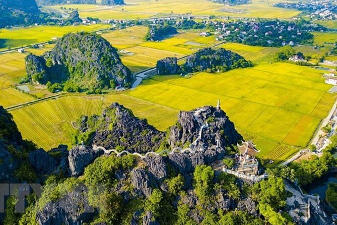 From Hanoi: Hoa Lu, Tam Coc, and Mua Cave Scenic Day Trip - Climbing Mua Cave for the final view