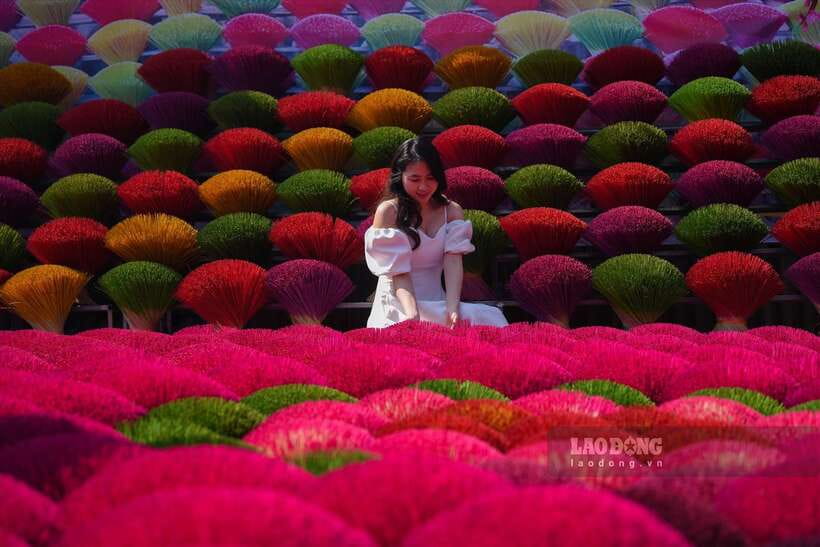 From Hanoi: Incense Village & Train Street Small Group Tour - Why Quang Phu Cau is worth the half-day trip