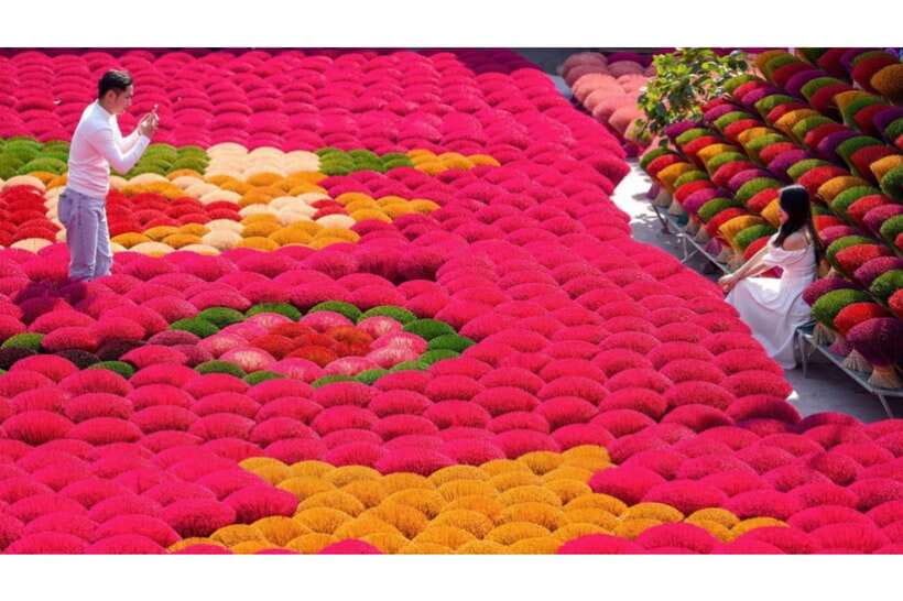 From Hanoi: Incense Village & Train Street Small Group Tour - Getting the best photographs at Quang Phu Cau