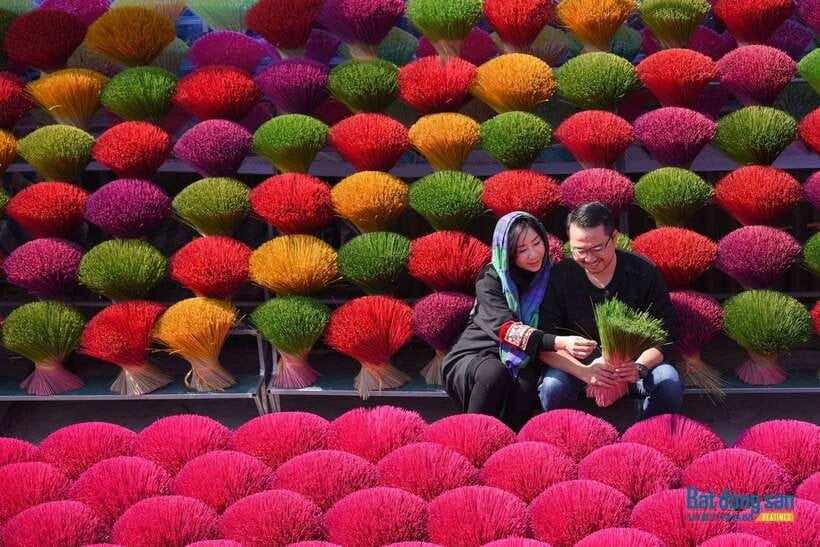 From Hanoi: Incense Village & Train Street Small Group Tour - The morning schedule from Hanoi