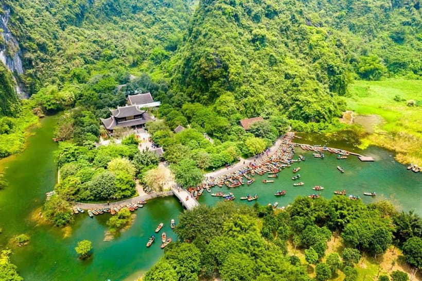 From Hanoi: Ninh Binh Boat Ride, Mua Cave Hike, Temple Visit - Trang An or Tam Coc by traditional boat