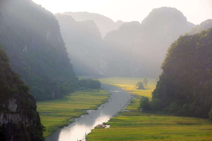From Hanoi: Ninh Binh, Hoa Lu, Tam Coc, & Mua Cave Day-Trip - What the guide and driver add to the day