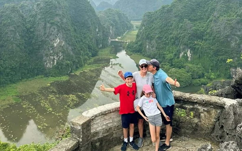From Hanoi/NinhBinh: HoaLu-Bai Din- TrangAn- MuaCave-BichDon - Bai Dinh Pagoda, scale over solitude
