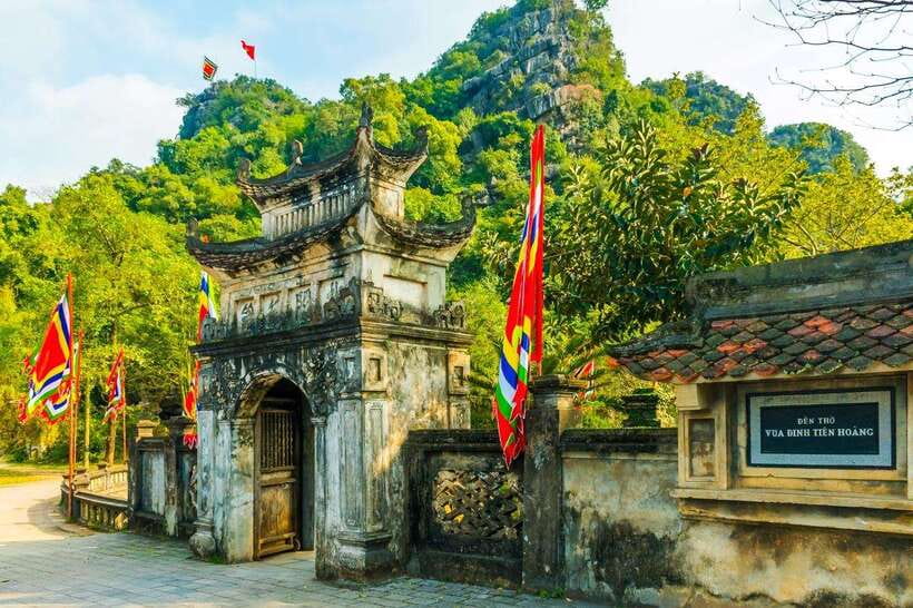From Hanoi: Tam Coc Boat Trip and Hoa Lu & Mua Cave Tour - The Hanoi pickup and long ride to Ninh Binh