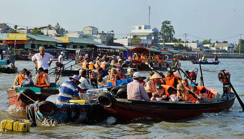 From HCM: Mekong Delta Can Tho Floating Market 2-Day Tour - A local market and a quiet monastery
