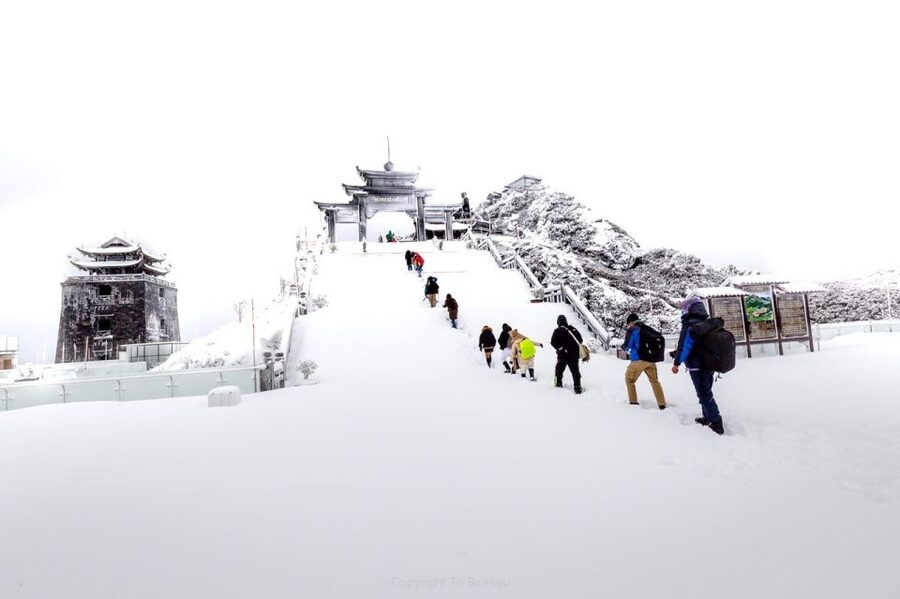 From Sapa: 1-Day Guided Trek to Lao Chai & Ta Van with Lunch - The walk from Sapa to Lao Chai