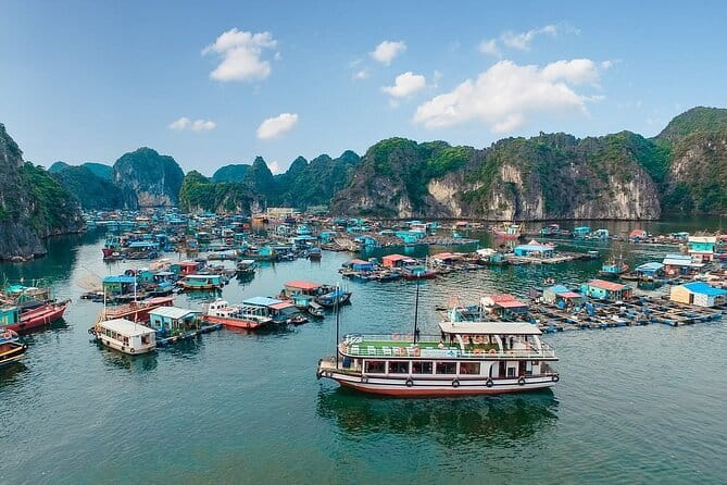 Full day deep water soloing - Kayaking in Cat Ba - Ha Long Bay. - Lunch on the boat at noon