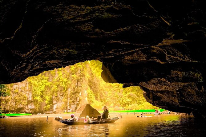 Full-Day Tour Hoa Lu, Tam Coc Boat Trip and Mua Cave - A Vietnamese buffet before the river