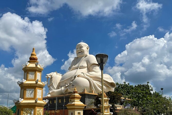 Full-Day Tour in Mekong Delta with Pick Up in Central District 1 - Con Lan: honey tea and the first shopping pressure