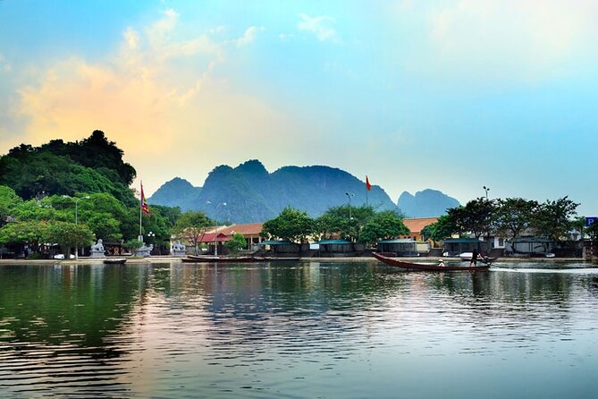 Full Day Tour to Perfume Pagoda with Traditional Boat Ride - Lunch at a local restaurant