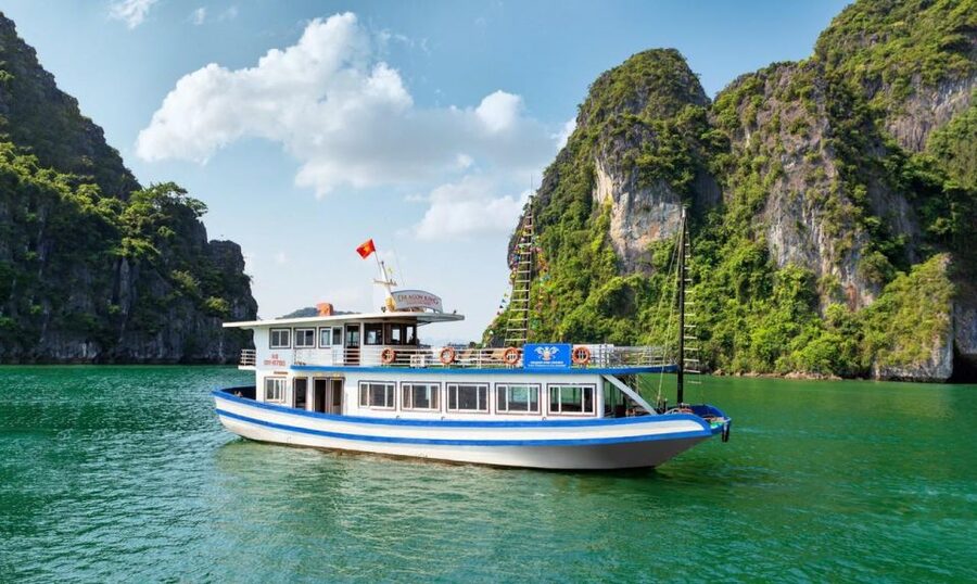 Ha Long: Afternoon Cruise with Lunch, Kayaking, and Swimming - A six-hour introduction to Ha Long Bay
