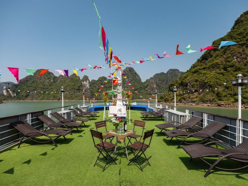 Ha Long: Afternoon Cruise with Lunch, Kayaking, and Swimming - Guides make the difference