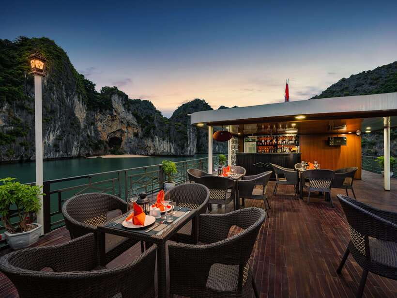 Ha Long Bay: 2-Day Tour with La Pandora Boutique Cruise - Sunrise and Dark and Bright Cave
