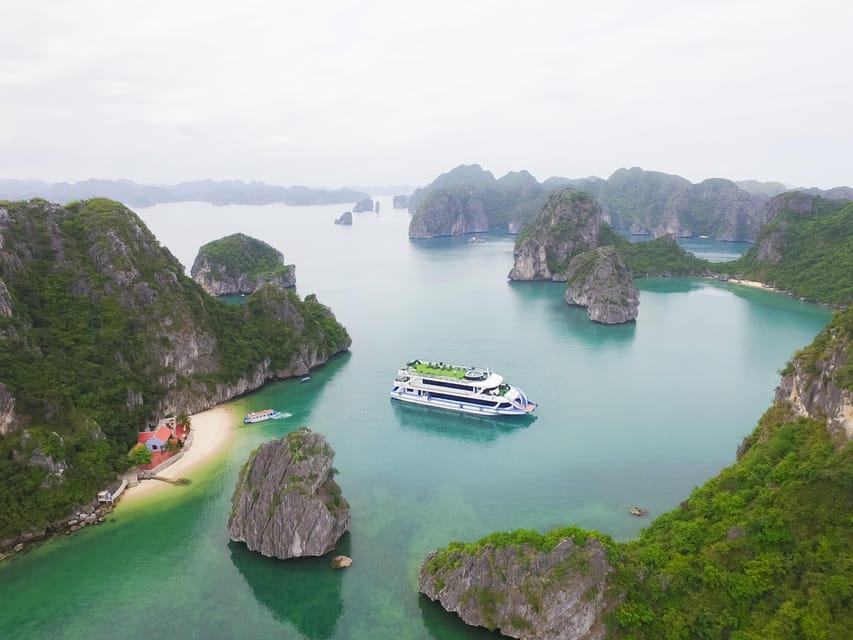 Ha Long Bay 8 hours daily tour on LA CASTA DAILY CRUISE - The guide and crew make a real difference
