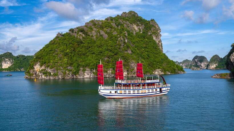 Ha Long Bay - Bai Tu Long Bay Luxury Boat Tour & Transfer - Why this route works for a one-day visit