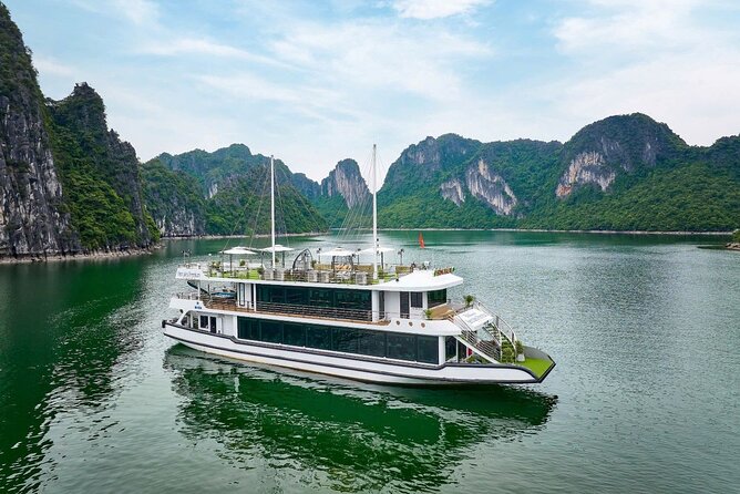 Ha Long Bay Luxury Day Cruise with Buffet Lunch, Caves & Kayaking - Sung Sot Cave: a serious walk with a big payoff