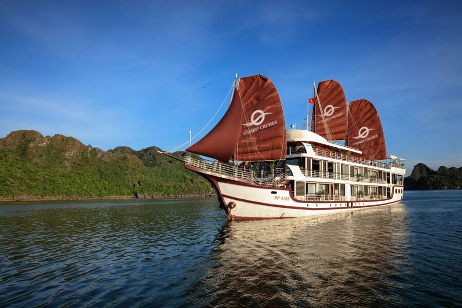 Ha Long & Lan Ha Bays: 2-Day Cruise with Meals & Kayaking - Cooking, sunset, and the evening on board