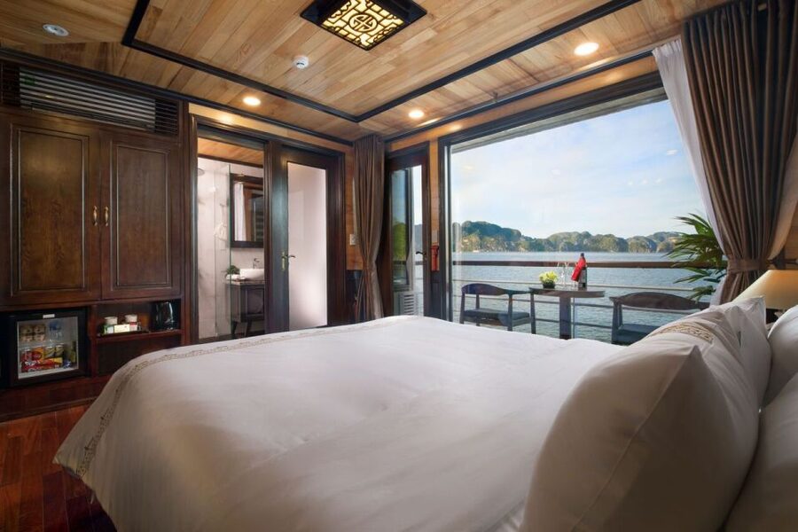Ha Long & Lan Ha Bays: 2-Day Cruise with Meals & Kayaking - Cabins, service, and the boat experience