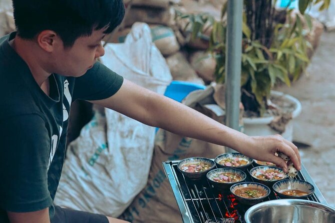 Ha Noi Walking Food Tour, Non Vegetarian,Vegan, vegetarian Option - Guides who make the difference