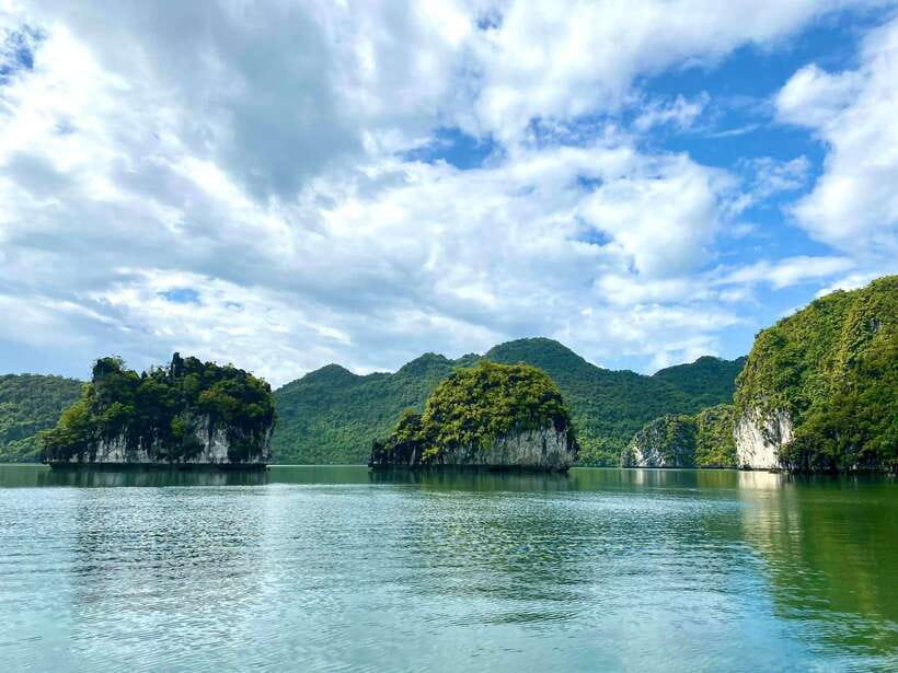 Half day Lan Ha Bay excursion ( 4 hours ): Kayaking, Snorkel - Swimming and snorkeling in secluded bays