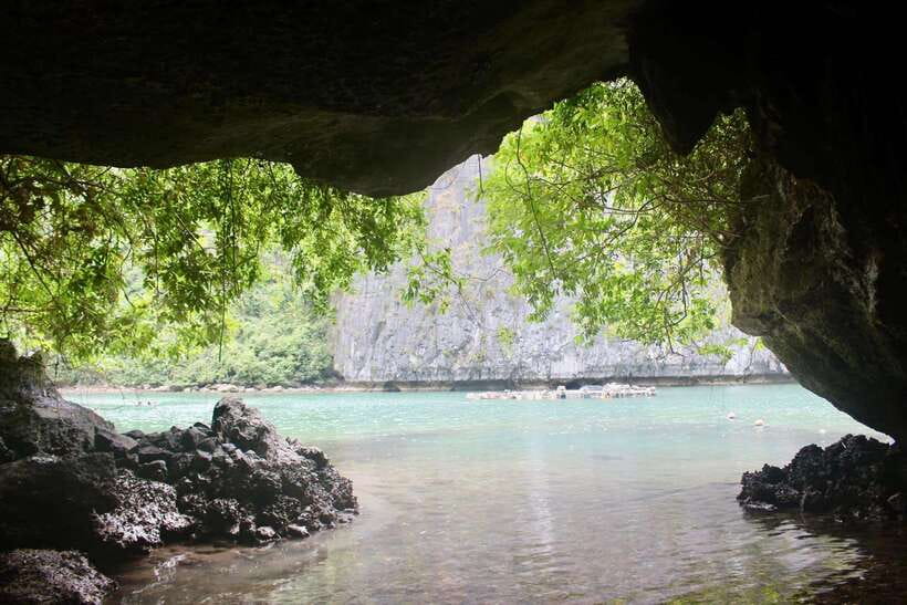 Half day Lan Ha Bay excursion ( 4 hours ): Kayaking, Snorkel - From Cat Ba Town to Beo Wharf