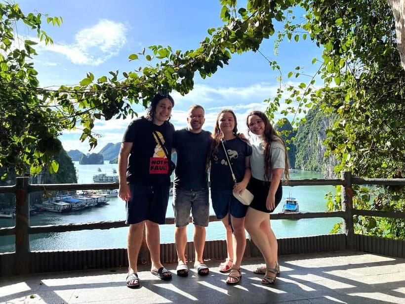 Halong 6 Hours Cruise: Kayak, Cave, Lunch, Beach & Island - Crowds, queues, and the price of efficiency