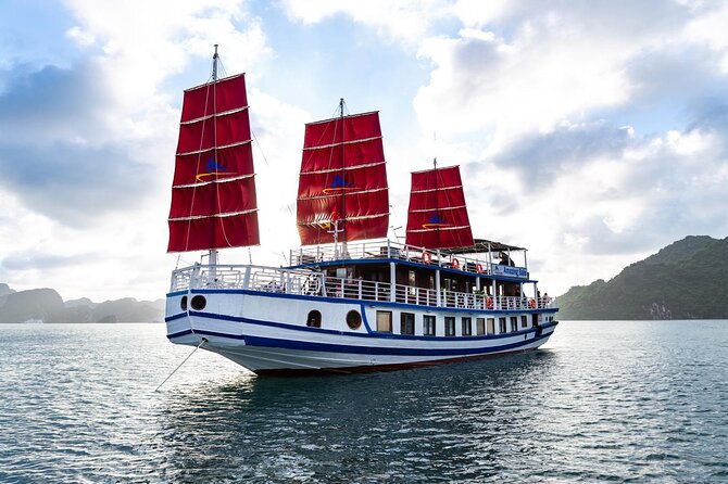 Halong Amazing Sail Luxury 1 Day Small Group Tour 7-Hour Cruising - Sung Sot Cave: Ha Long Bay’s biggest visual stop