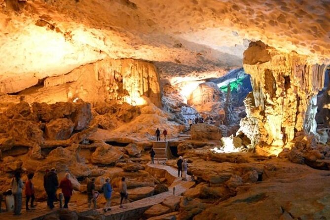 Halong Bay Day Tour By Diamond Era Cruise,Titop,Sung Sot & kayak - Lunch, service, and life aboard a large boat