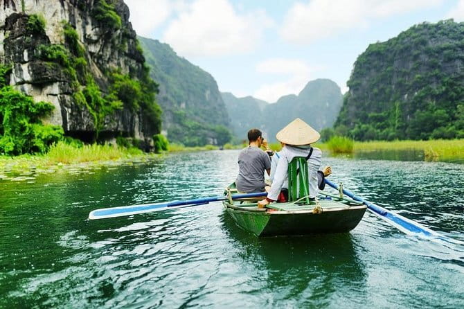 Halong Bay Day Tour Luxury Cruise With Jacuzzi and Buffet Lunch - The 5 p.m. sunset party