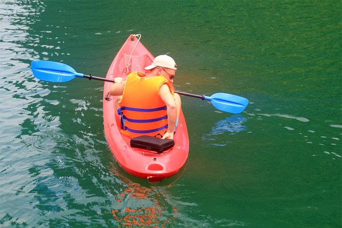 Halong bay Deluxe Cruise 2D/1N: Kayaking, swimming, Titop island & surprise cave - Boat comfort, group size, and realistic expectations