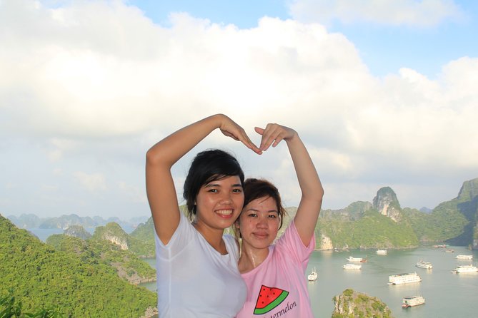 Halong bay Full Day Cruise trip: kayaking, surprise cave, titop island, lunch - What this Halong Bay day trip is really like